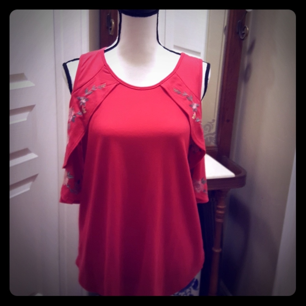 Red cold shoulder embroedory sleeve